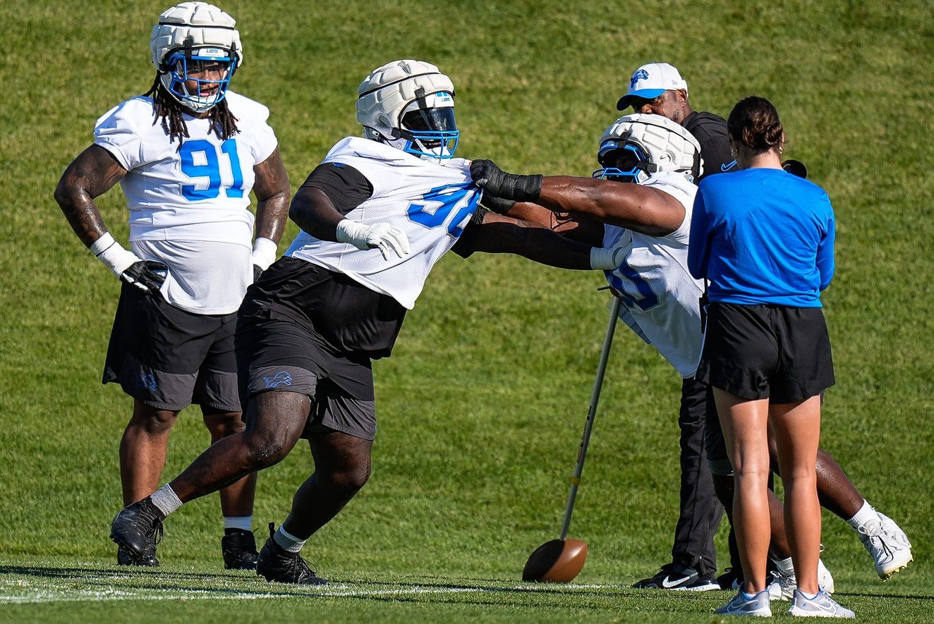 Detroit Lions defensive tackle DJ Reader (98), left, practices with defensive tackle Chris Smith (90) during training camp at Meijer Performance Center in Allen Park on Tuesday, July 22, 2025.