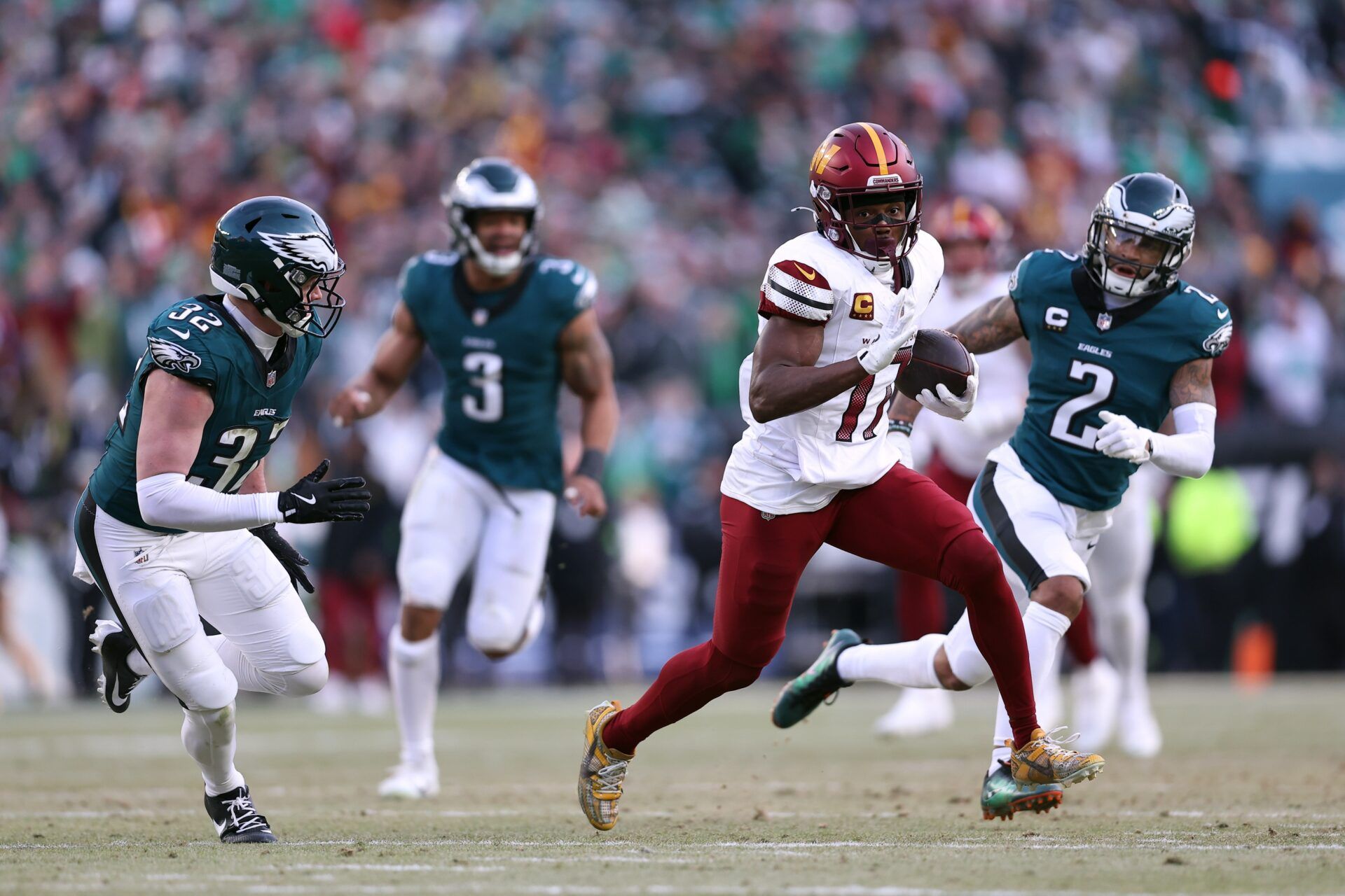 Washington Commanders wide receiver Terry McLaurin (17) runs with the ball for a touchdown against the Philadelphia Eagles during the first half in the NFC Championship game at Lincoln Financial Field.