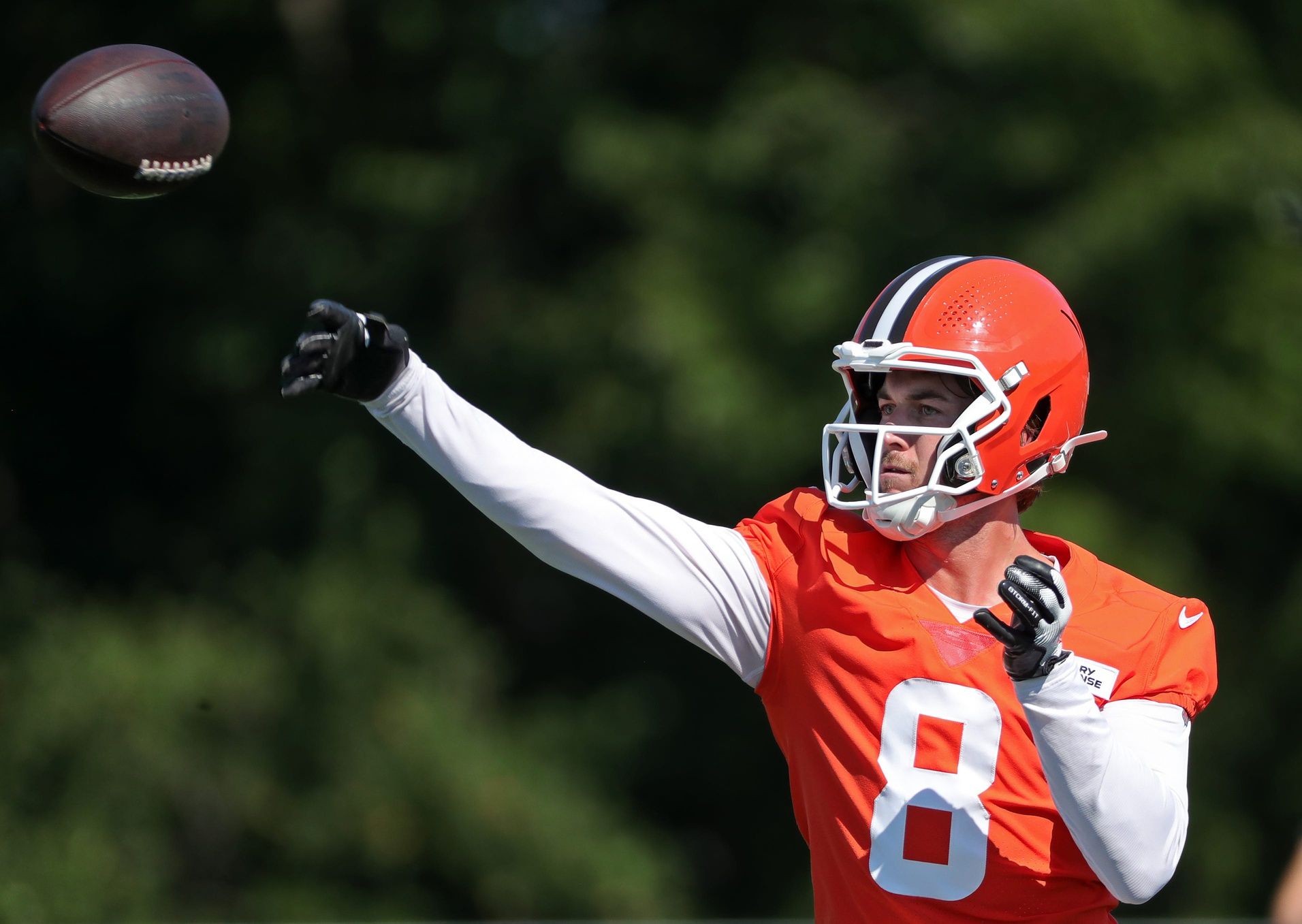 Cleveland Browns quarterback Kenny Pickett (8) throws during NFL training camp practice at the Cleveland Browns training facility, Wednesday, July 23, 2025, in Berea, Ohio.