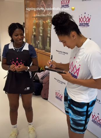 Azzi Fudd Channels Her Inner Steph Curry With Consecutive Three ...