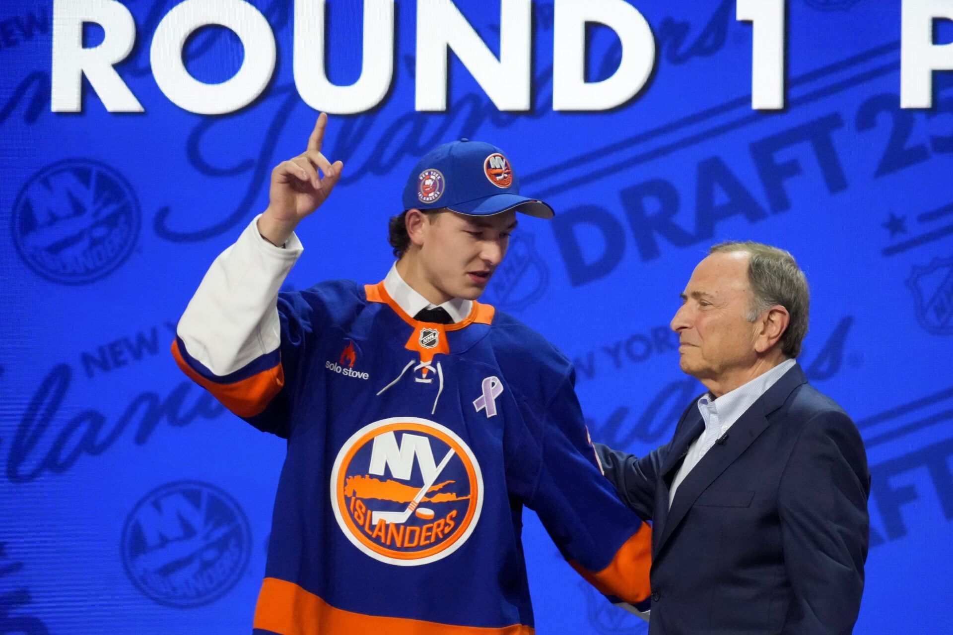 Matthew Schaefer is selected as the first overall pick to the New York Islanders in the first round of the 2025 NHL Draft at Peacock Theater.