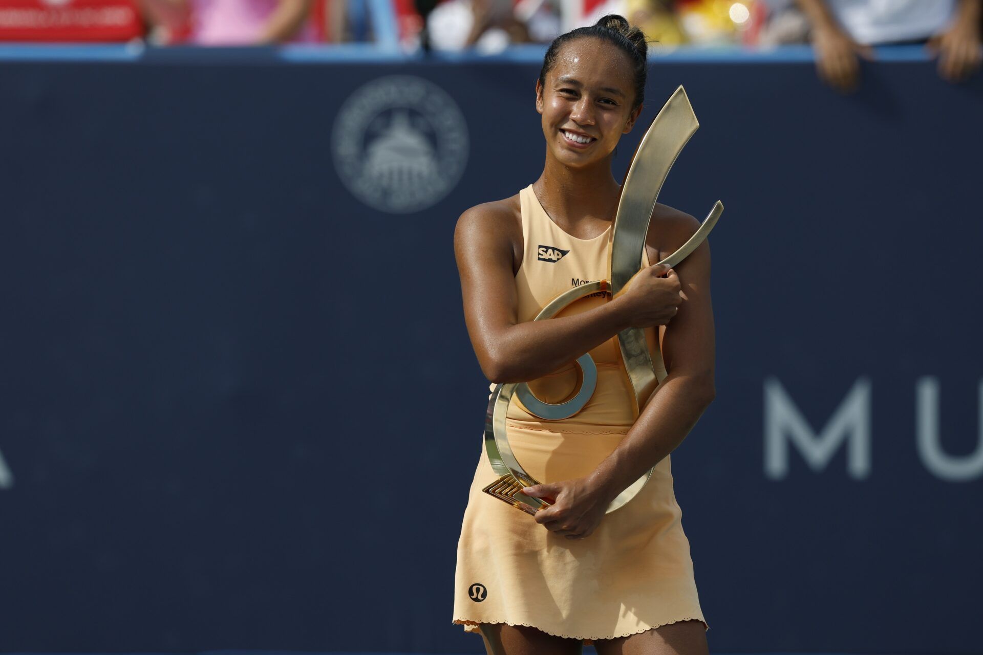 Leylah Fernandez (CAN) celebrates with the championship trophy after her match against Anna Kalinskaya (not pictured) in the women's singles final of the Mubadala Citi DC Open at Rock Creek Park Tennis Center.