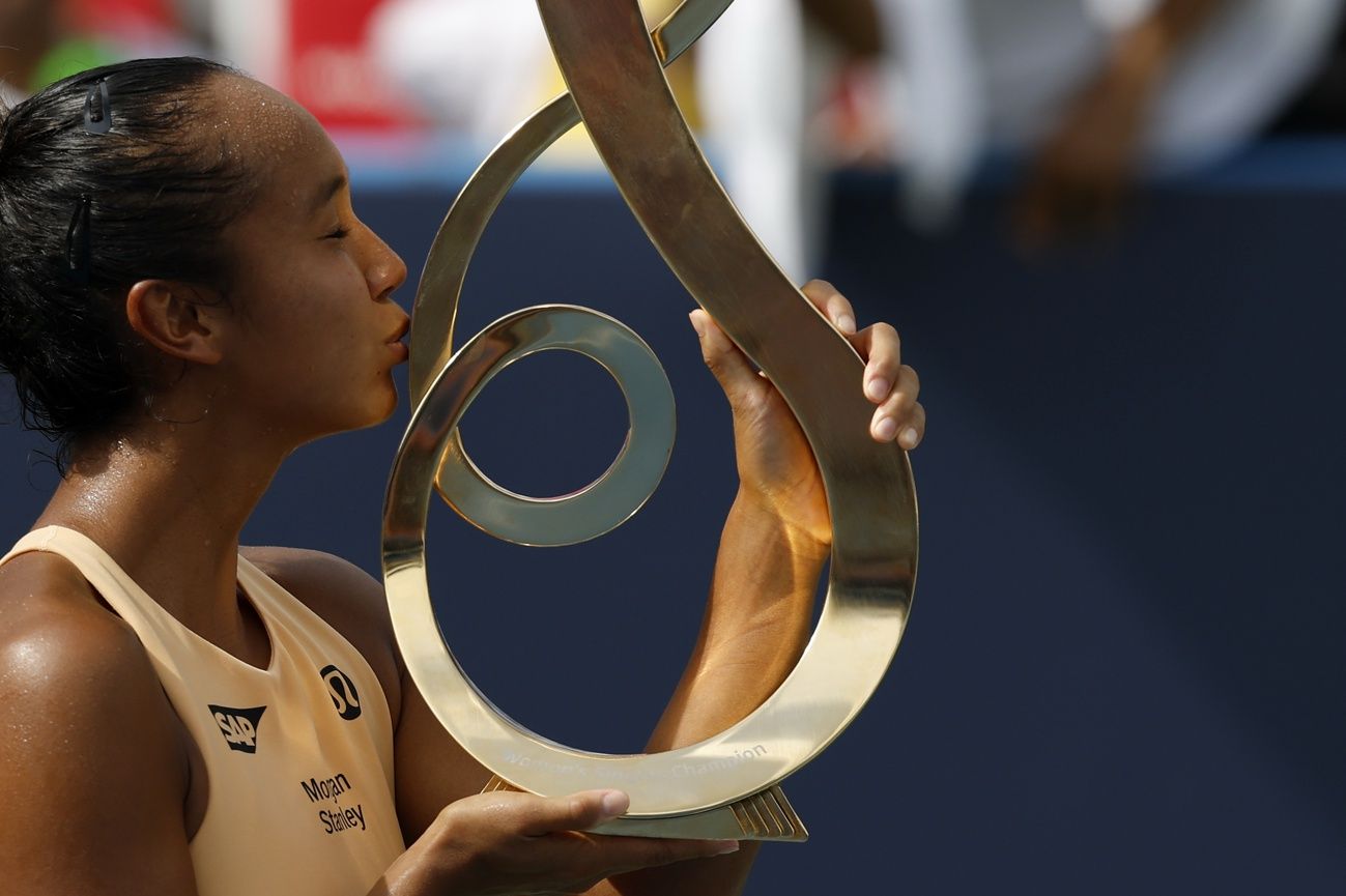 Leylah Fernandez (CAN) kisses the championship trophy after her match against Anna Kalinskaya (not pictured) in the women's singles final of the Mubadala Citi DC Open at Rock Creek Park Tennis Center.