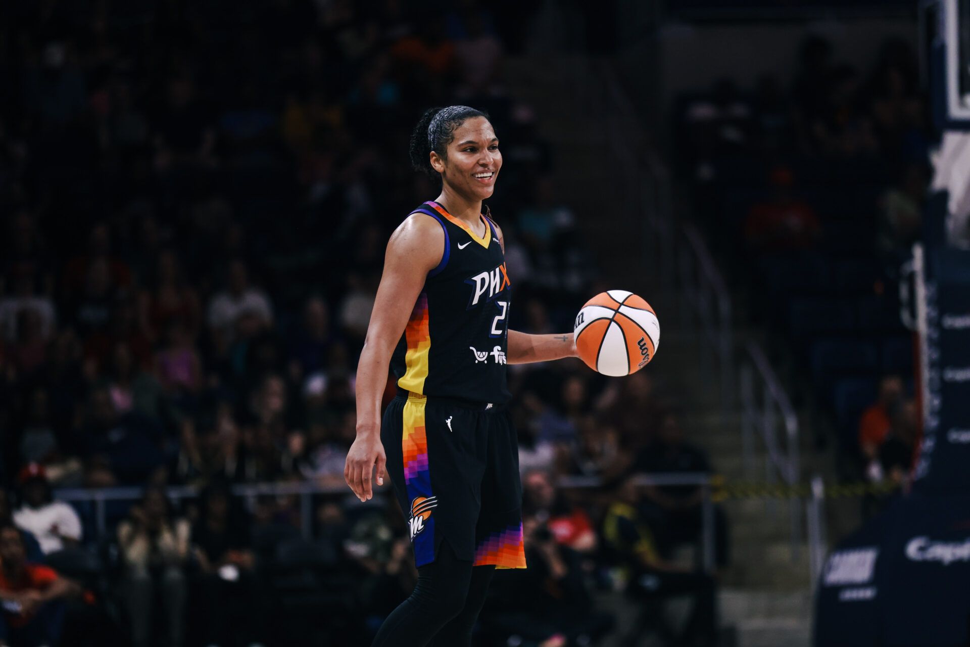 Phoenix Mercury forward Alyssa Thomas (25) controls the ball in the fourth quarter against the Washington Mystics at CareFirst Arena.