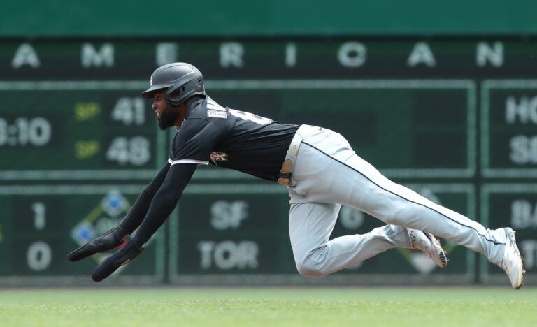 Chicago White Sox center fielder Luis Robert Jr. (88) runs on his way to stealing second base against the Pittsburgh Pirates during the fourth inning at PNC Park.