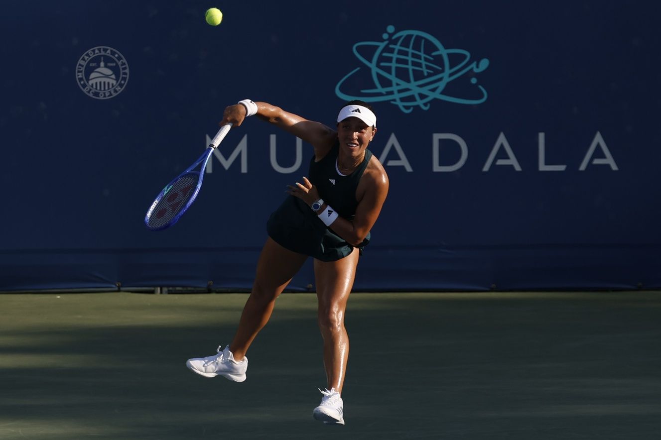 Jessica Pegula (USA) serves against Leylah Fernandez (CAN)(not pictured) in a women's singles match on day four of the Mubadala Citi DC Open at Rock Creek Park Tennis Center.