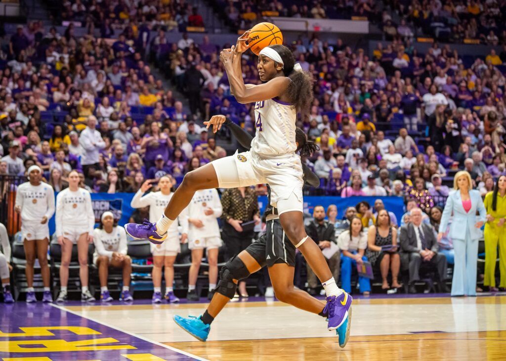 Flau’jae Johnson’s Mom Sheds Manager Persona With Deep Gratitude for ...