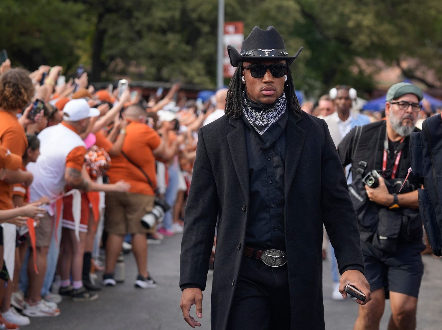 Texas defensive back Jaylon Guilbeau arrives for the Georgia game at Darrell K Royal-Texas Memorial Stadium Saturday October 19, 2024.