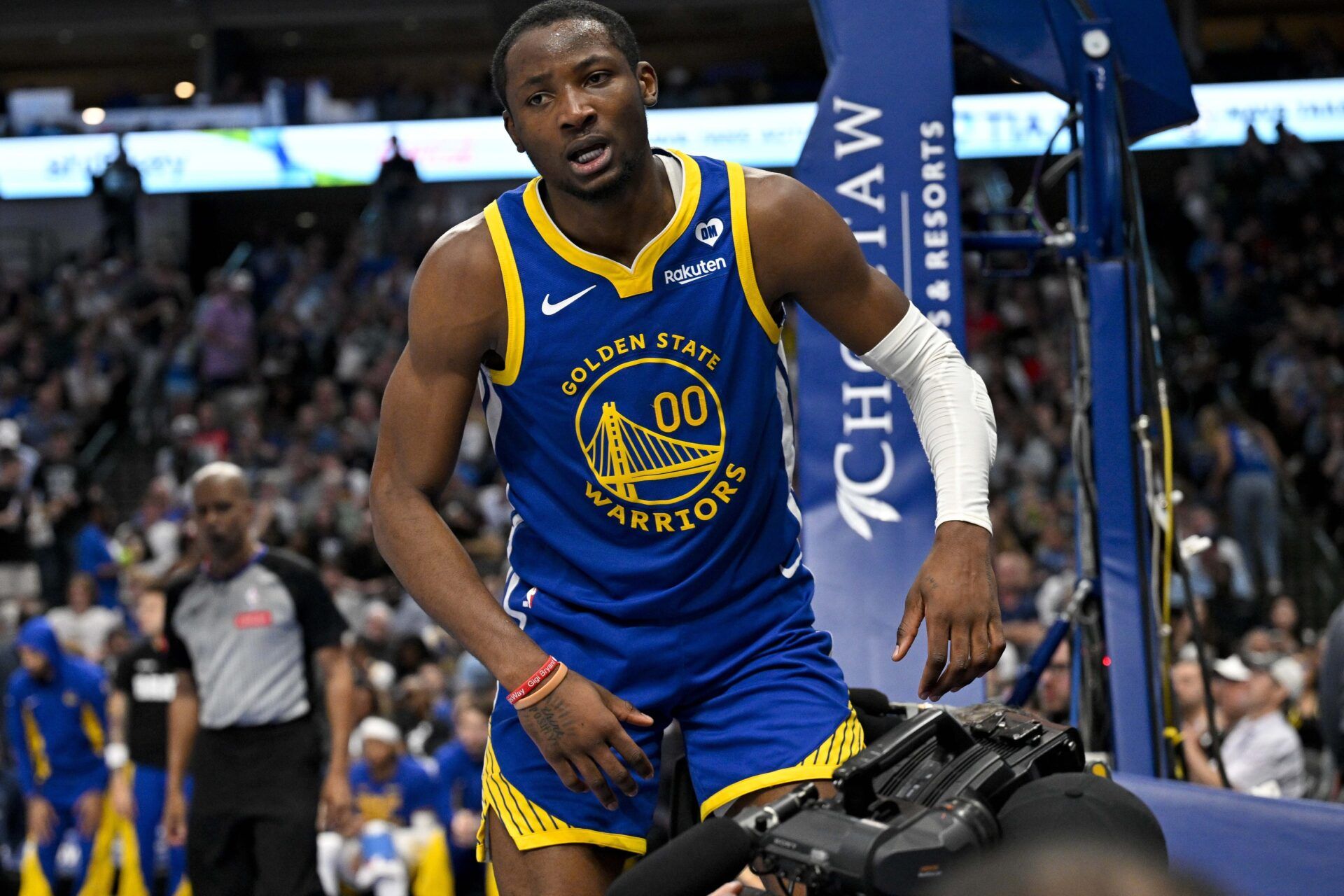 Golden State Warriors forward Jonathan Kuminga (00) reacts to being fouled during the second half against the Dallas Mavericks at the American Airlines Center.