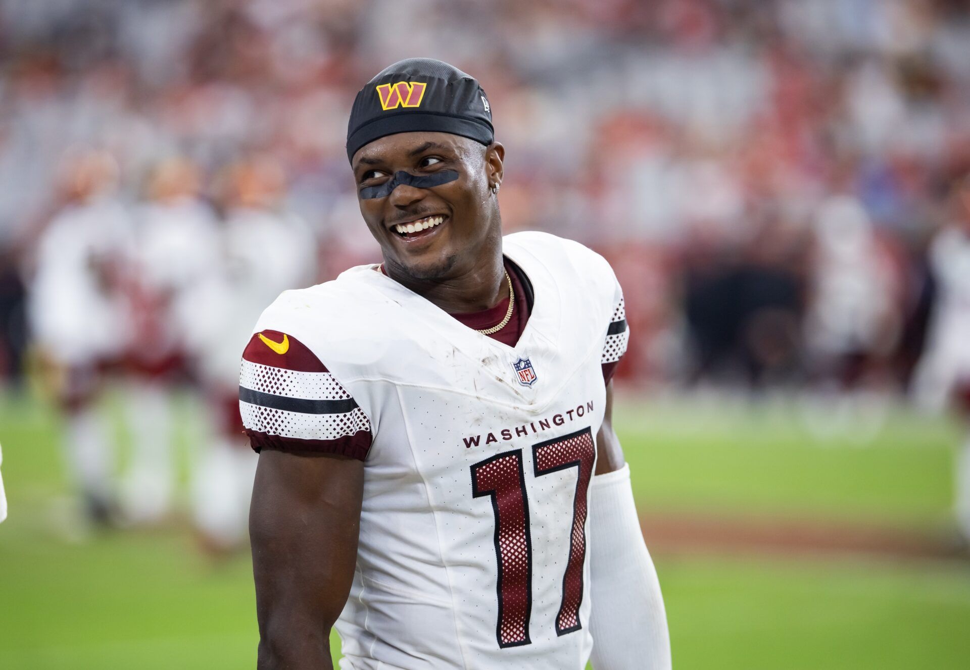 Washington Commanders wide receiver Terry McLaurin (17) against the Arizona Cardinals at State Farm Stadium.