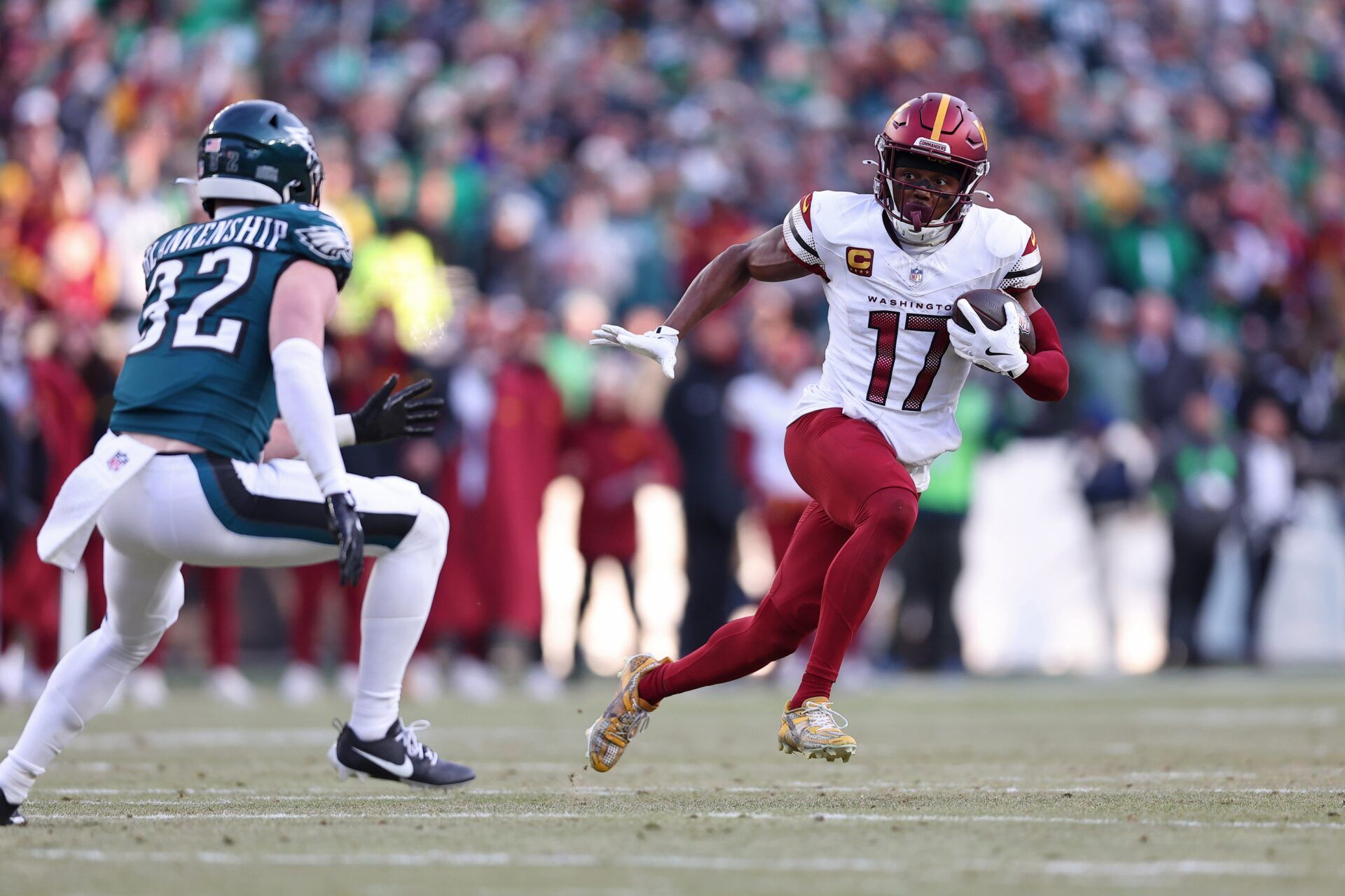 Washington Commanders wide receiver Terry McLaurin (17) runs with the ball for a touchdown against the Philadelphia Eagles during the first half in the NFC Championship game at Lincoln Financial Field.