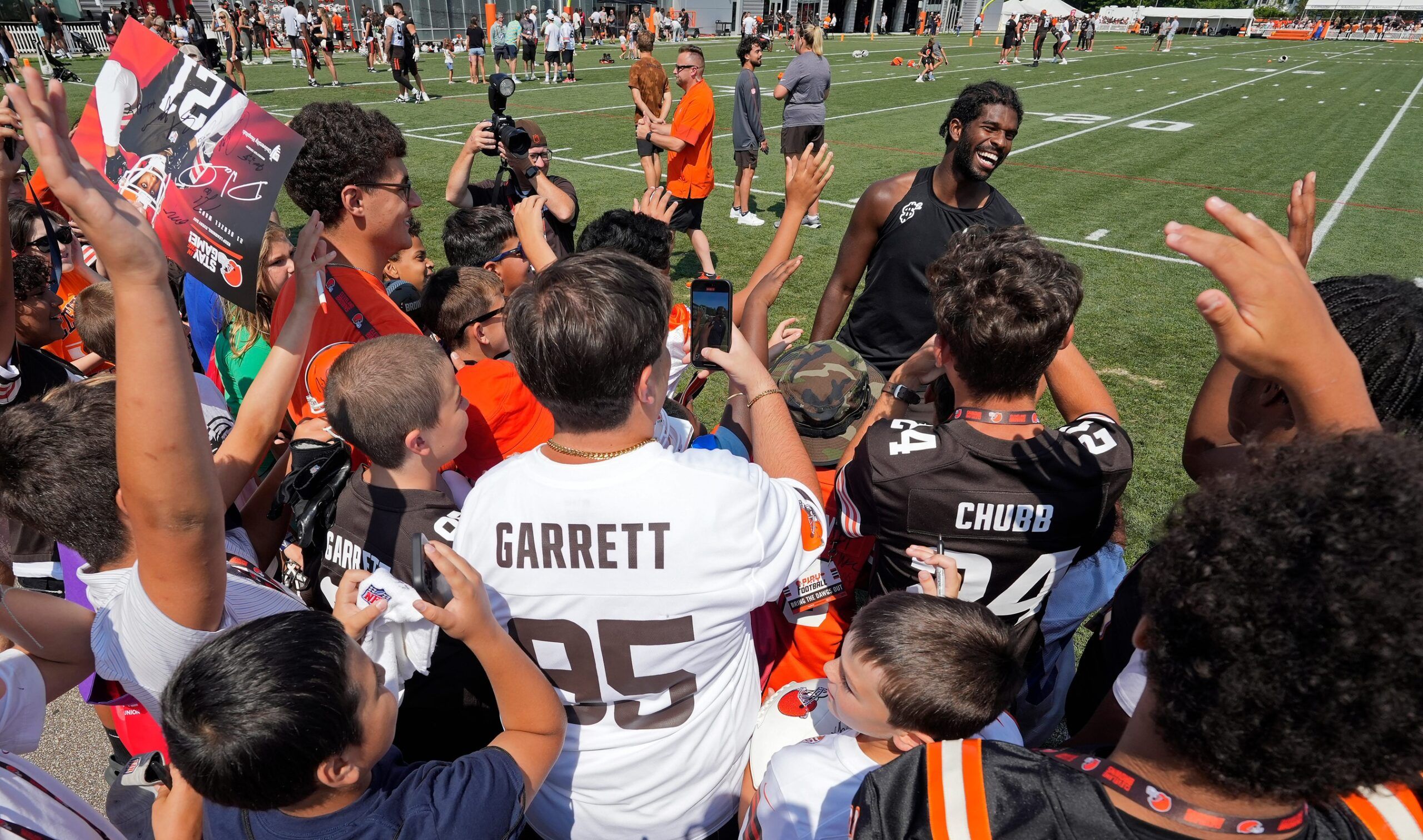 'How Is He Getting So Many Reps?' -- Browns Fans Infuriated as Dillon  Gabriel Struggles While Shedeur Sanders Gets No Action