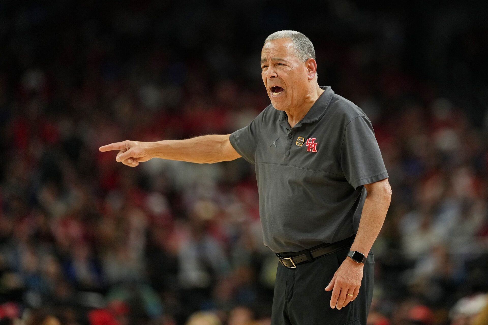 Houston Cougars head coach Kelvin Sampson reacts after a play against the Florida Gators during the second half of the national championship game of the Final Four of the 2025 NCAA Tournament at the Alamodome.