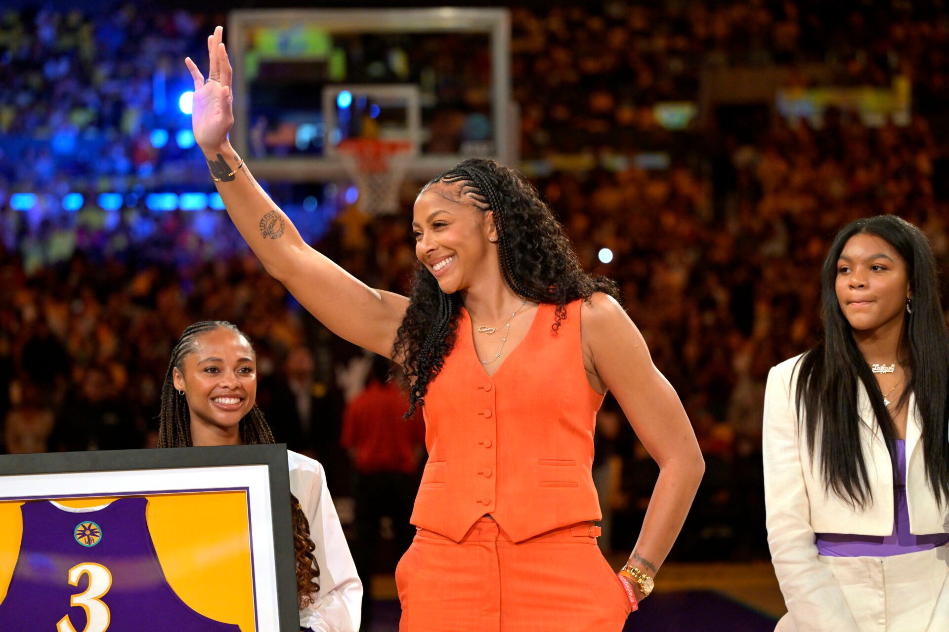 Top Prospect Oliviyah Edwards Reveals Special Moment With WNBA Legend  Candace Parker After Viral Dunk