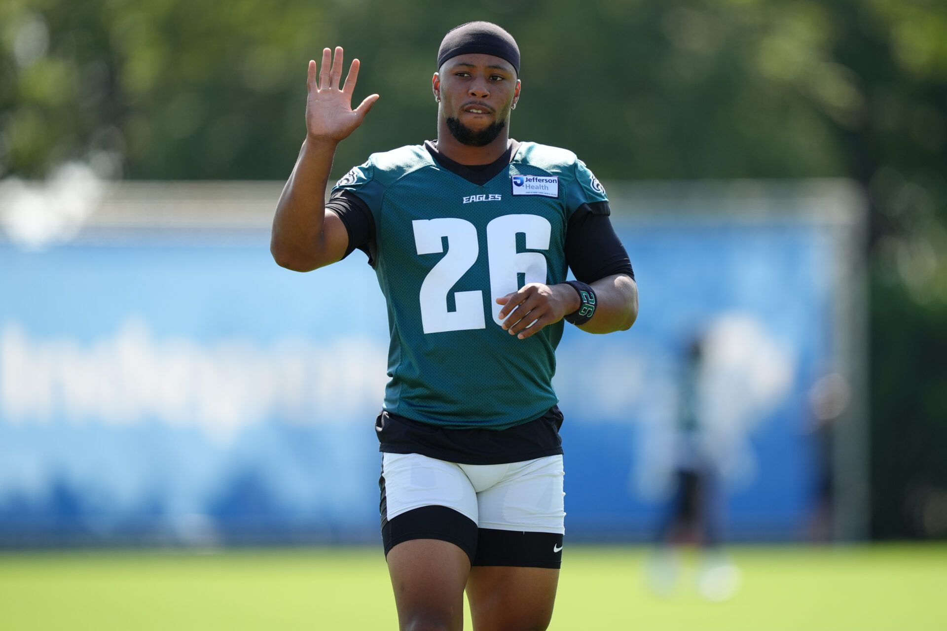 BREAKING: Dallas Cowboys announced that they had reached an agreement to acquire Saquon Barkley but he refused and said bluntly: "The Eagles are my home, don't think that for...millions of dollars I will betray..."-vut