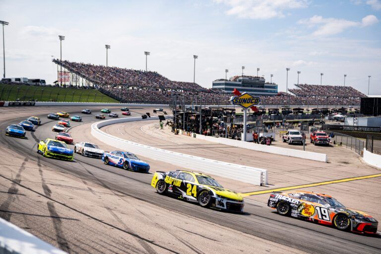 Drivers make their way through turn one during the NASCAR Cup Series Iowa Corn 350 on Aug. 3, 2025, at Iowa Speedway in Newton, Iowa. William Byron (24) finished the race first.