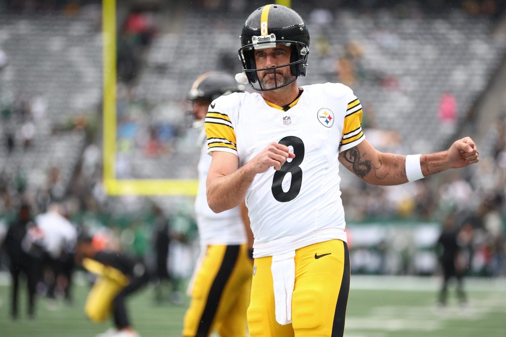 Pittsburgh Steelers quarterback Aaron Rodgers (8) warms up before the game against the New York Jets at MetLife Stadium.