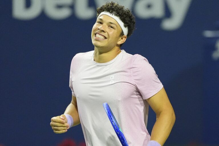 Ben Shelton (USA) reacts after a point against Taylor Fritz (not pictured) during semifinals at Sobeys Stadium.