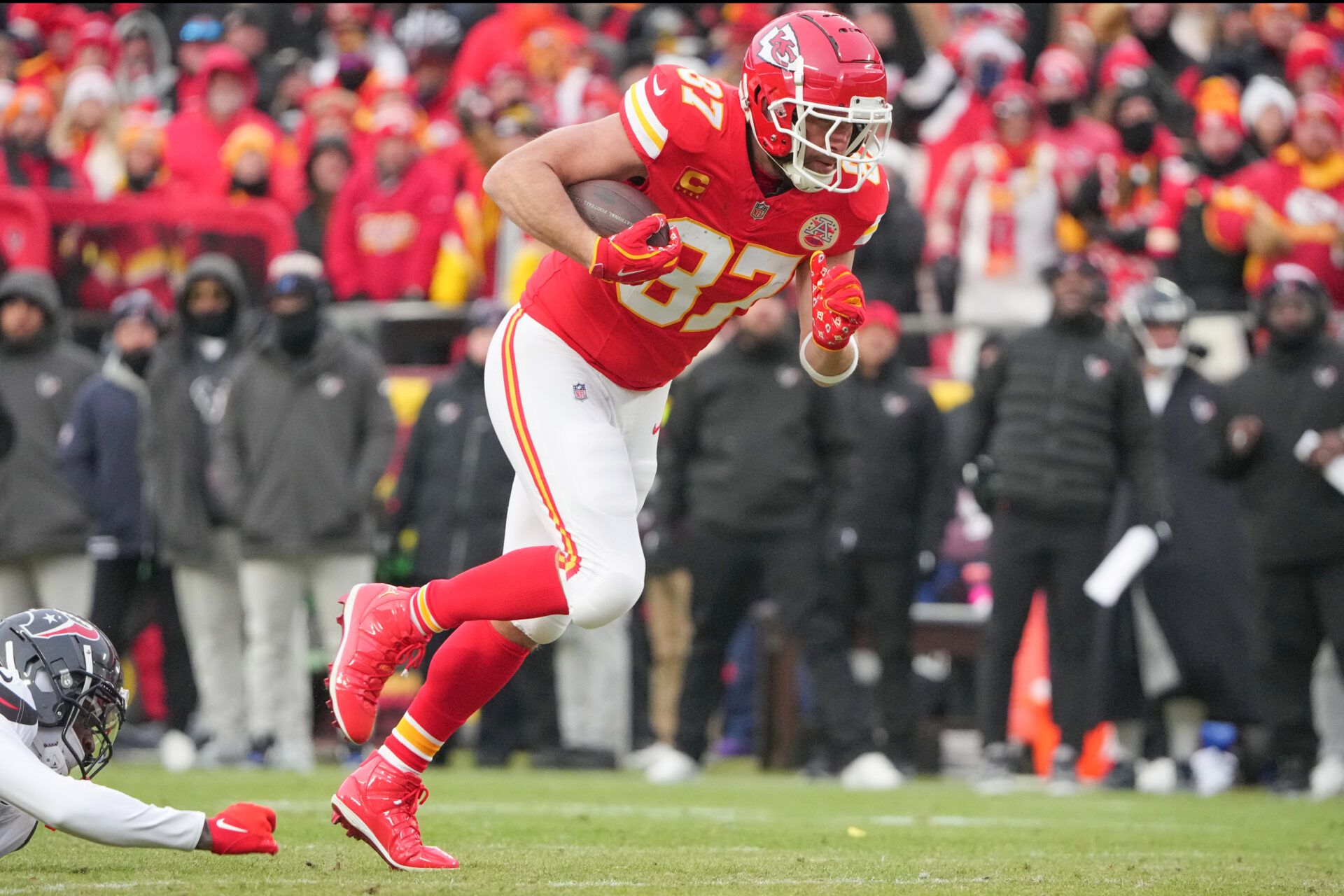 Kansas City Chiefs tight end Travis Kelce (87) runs the ball against the Houston Texans during the first half of a 2025 AFC divisional round game at GEHA Field at Arrowhead Stadium.