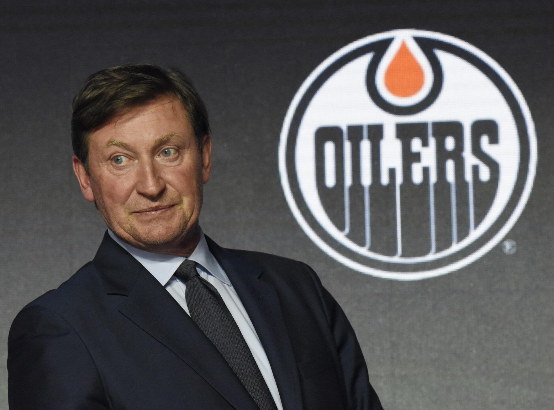 Edmonton Oilers partner and former player Wayne Gretzky on stage during the first round of the 2017 NHL Draft at the United Center.