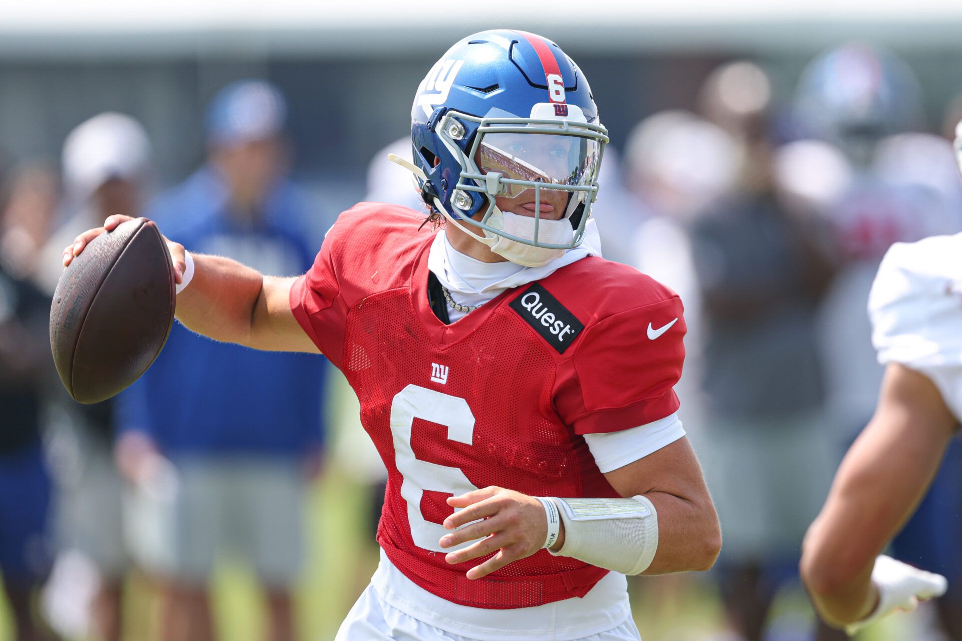 New York Giants quarterback Jaxson Dart (6) drops back to pass during training camp at Quest Diagnostics Training Center.