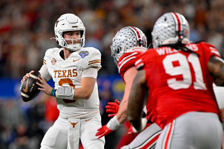 Texas Longhorns quarterback Quinn Ewers (3) passes the ball during the game between the Texas Longhorns and the Ohio State Buckeyes at AT&T Stadium.