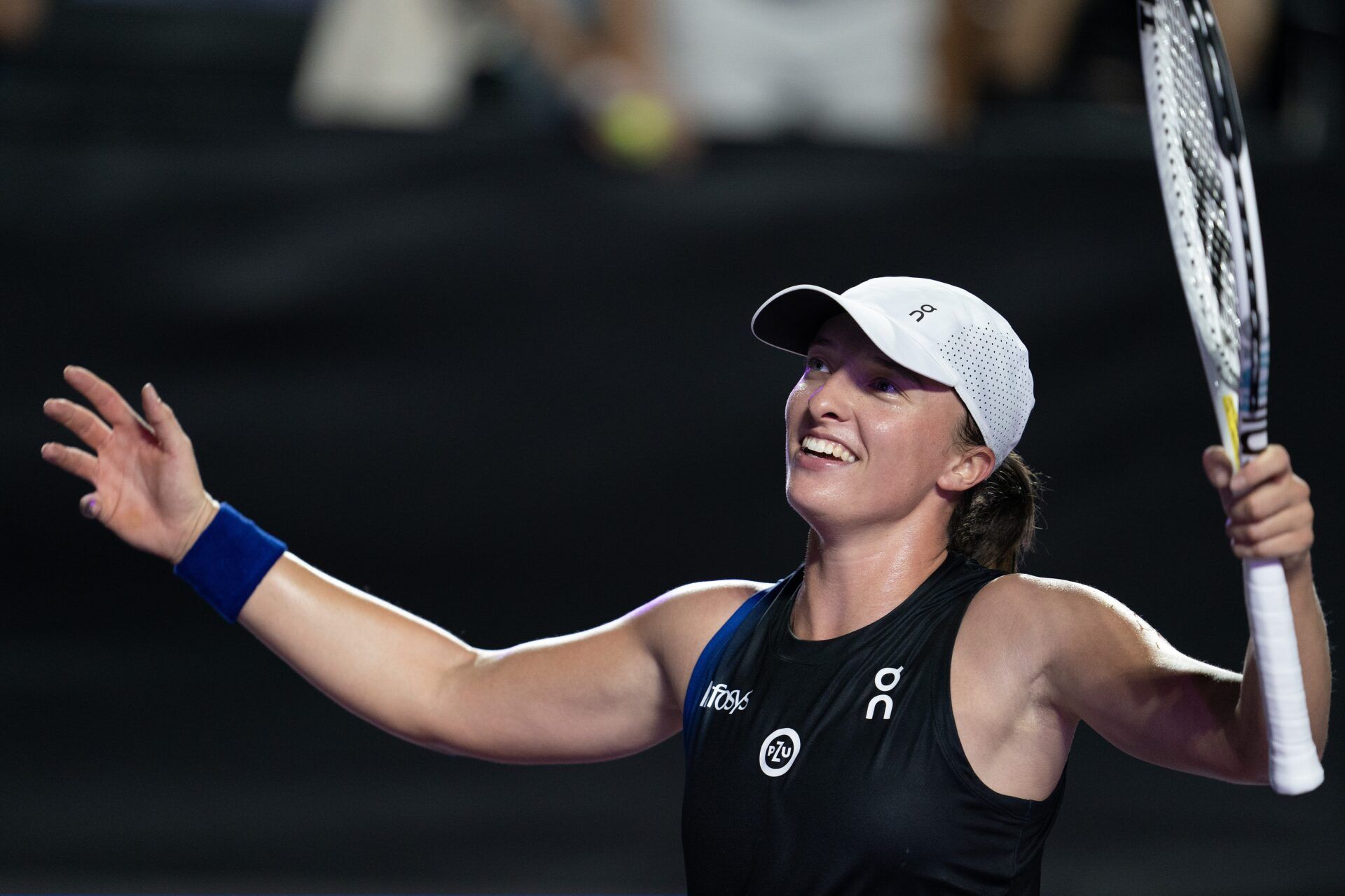 Iga Swiatek (POL) celebrates winning her match against Aryna Sabalenka (BLR) on day eight of the GNP Saguaros WTA Finals Cancun.