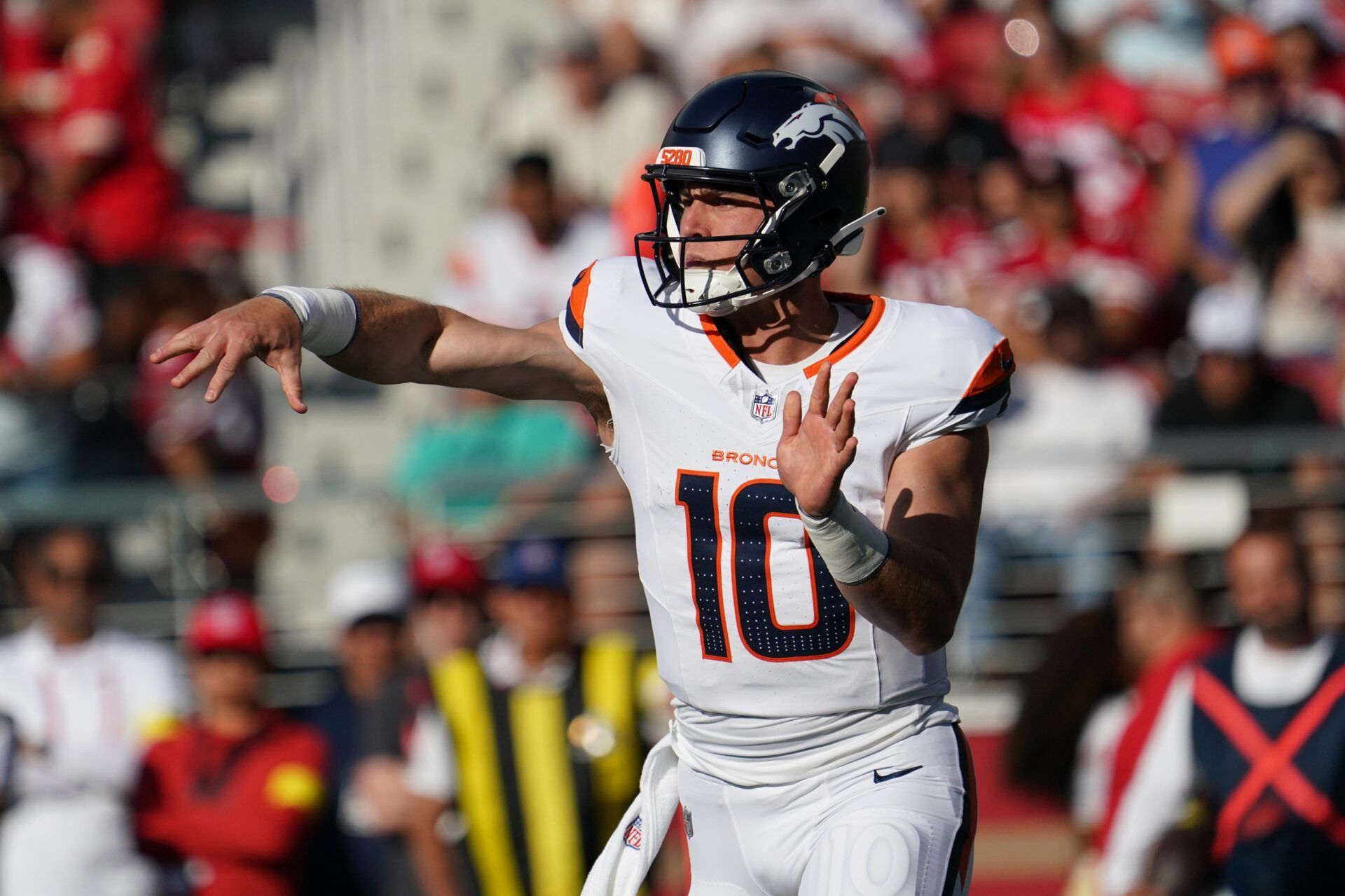 Denver Broncos quarterback Bo Nix (10) drops back to pass in the first quarter against the San Francisco 49ers at Levi's Stadium.