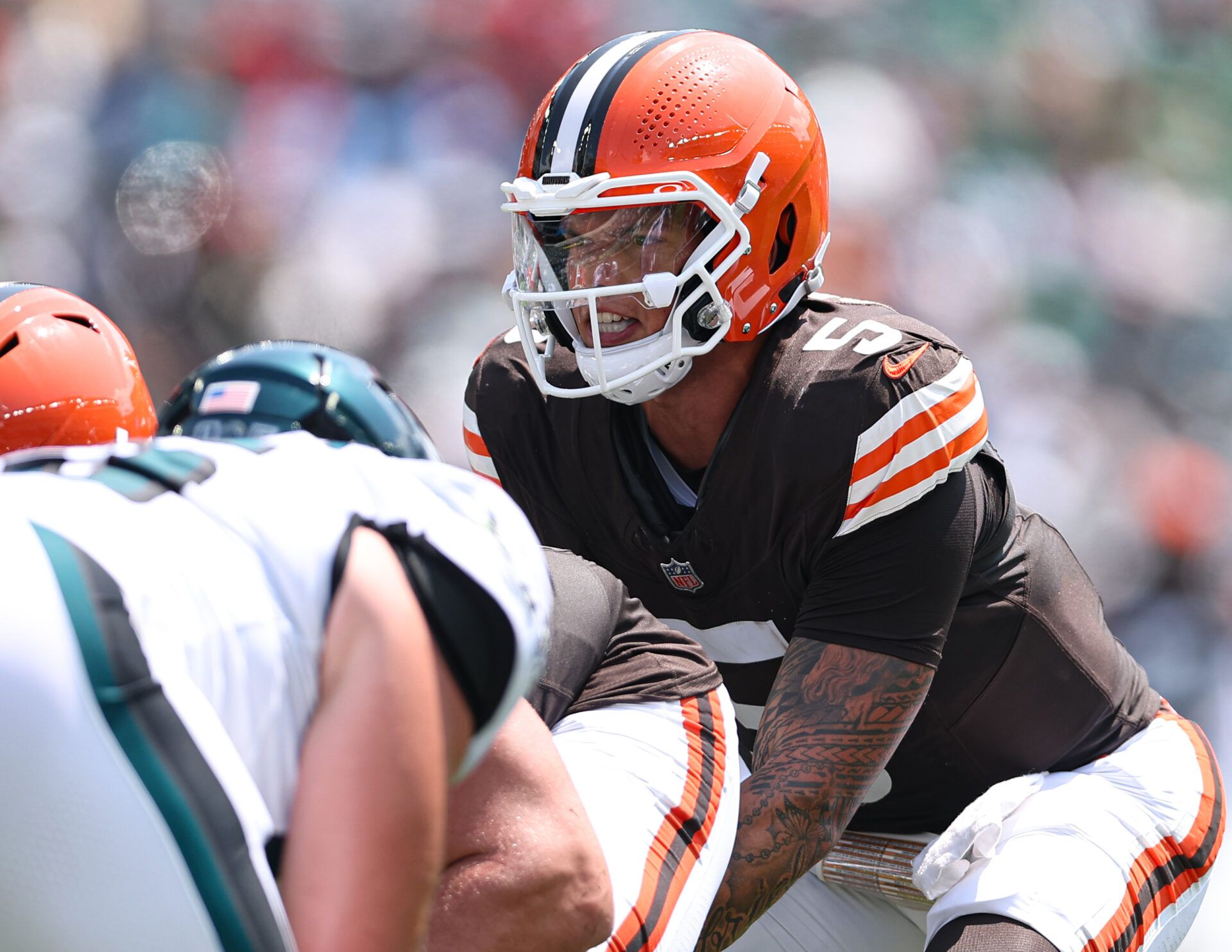 Cleveland Browns quarterback Dillon Gabriel (5) under center against the Philadelphia Eagles during the first quarter at Lincoln Financial Field.