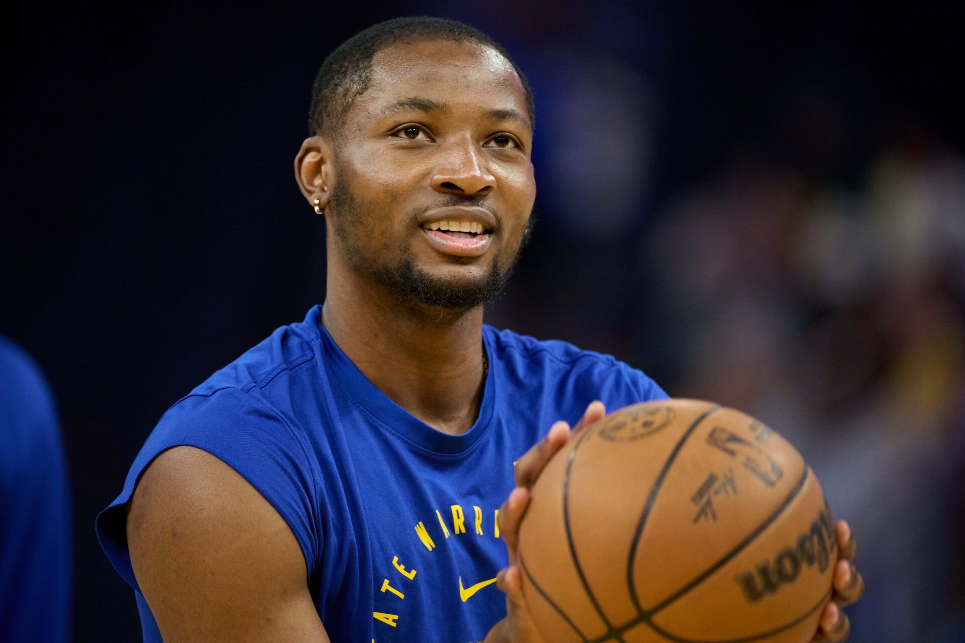 Golden State Warriors forward Jonathan Kuminga (00) warms up before the game between the Golden State Warriors and the LA Clippers at Chase Center.