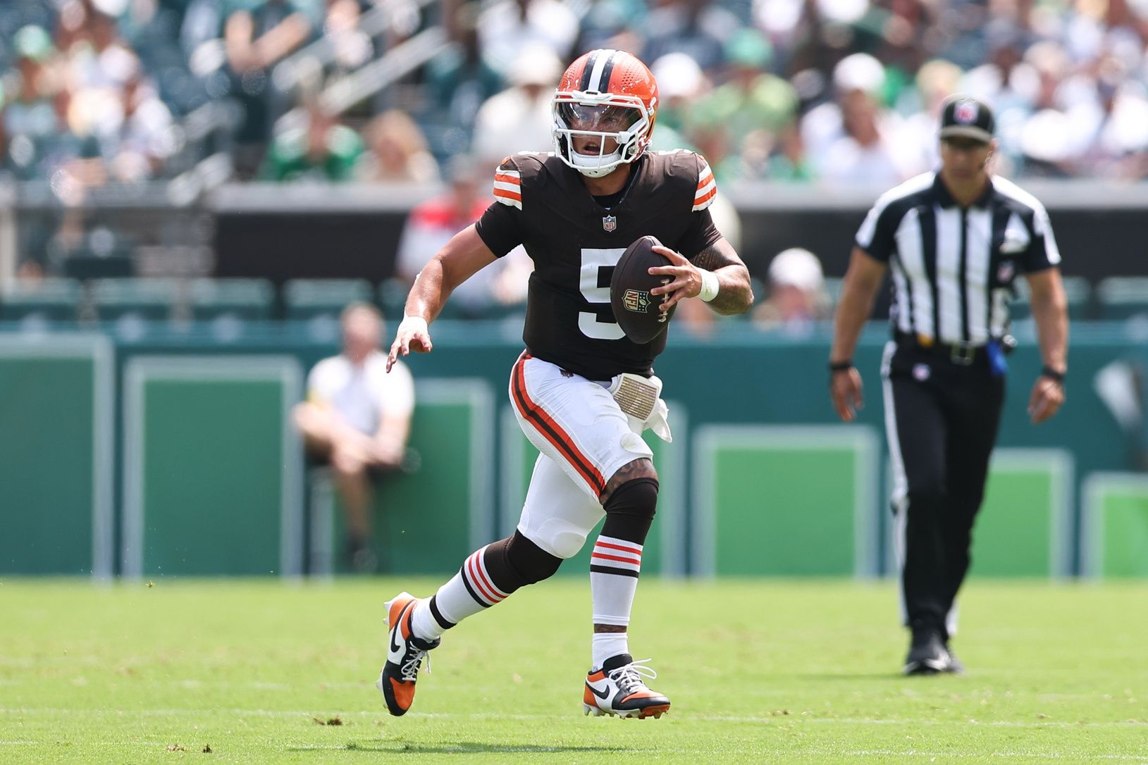Cleveland Browns quarterback Dillon Gabriel (5) runs with the ball against the Philadelphia Eagles during the first quarter at Lincoln Financial Field.