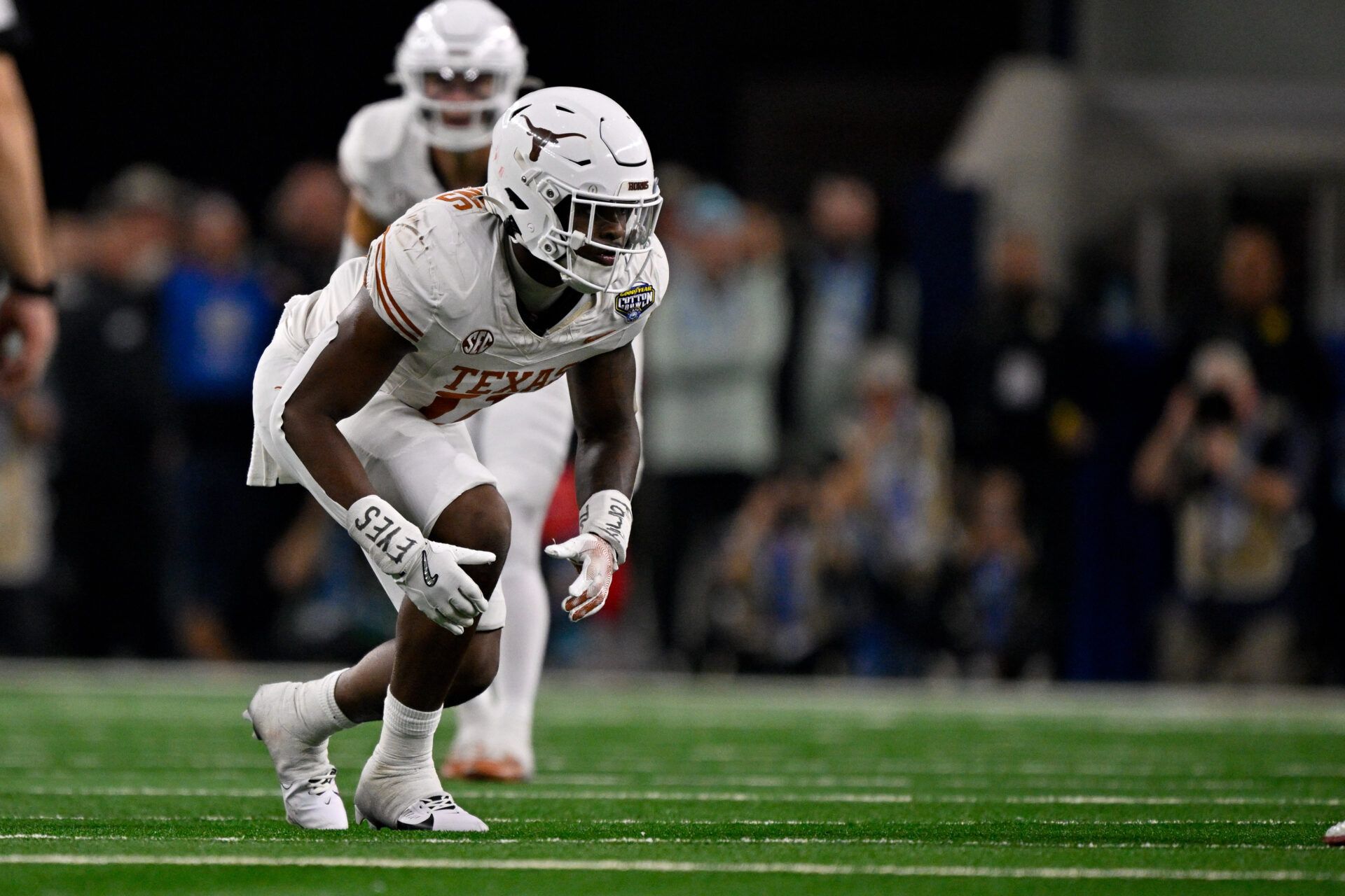 Texas Longhorns linebacker Colin Simmons (11) in action during the game between the Texas Longhorns and the Ohio State Buckeyes at AT&T Stadium.