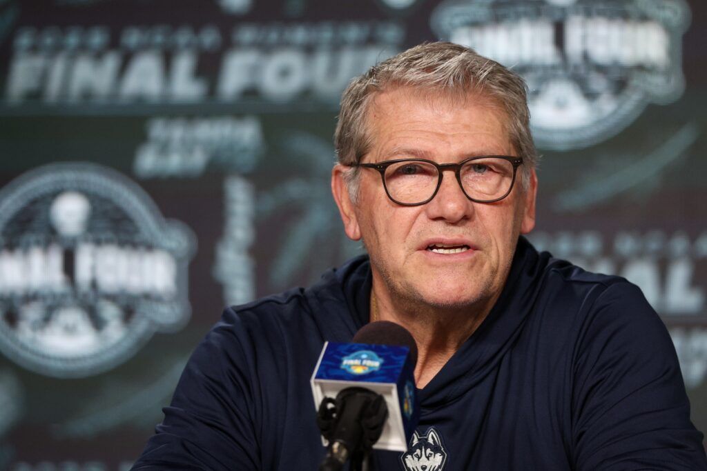2027 Recruit Weighs Geno Auriemma’s Accountability Factor on Visit as USC, UCLA Join the Race