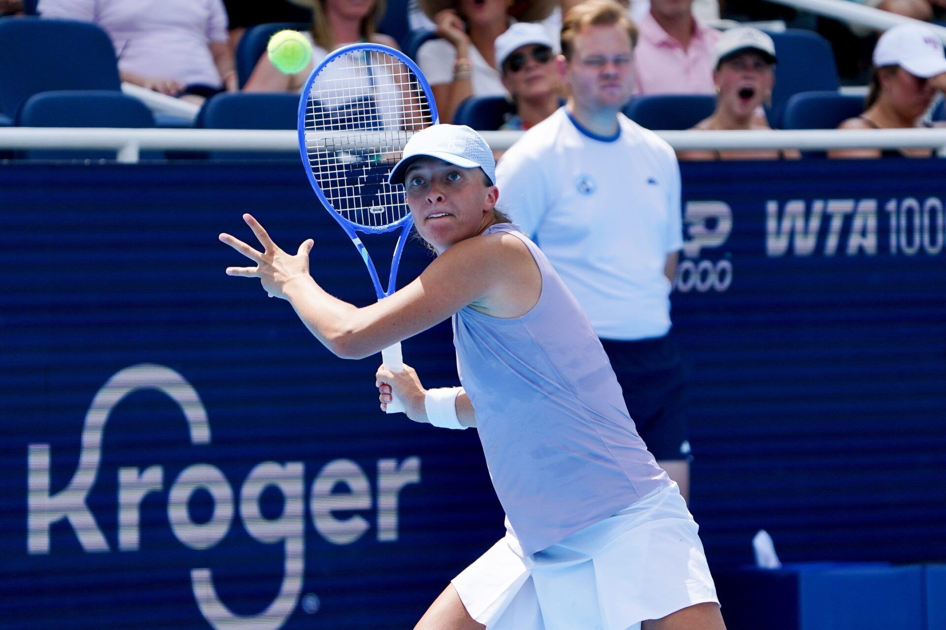 Iga Swiatek returns a serve to Elena Rybakina in the Cincinnati Open women’s singles semifinals, Sunday, Aug. 17, 2025, at the Lindner Family Tennis Center in Mason, Oh. Swiatek won 7-5, 6-3.
