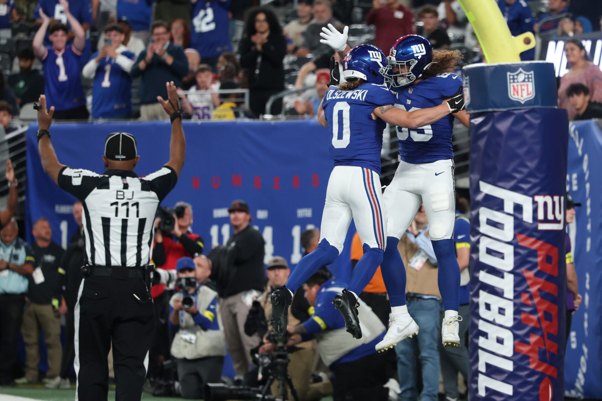 New York Giants tight end Greg Dulcich (89) celebrates his touchdown with wide receiver Gunner Olszewski (0) during the first quarter against the New England Patriots at MetLife Stadium.