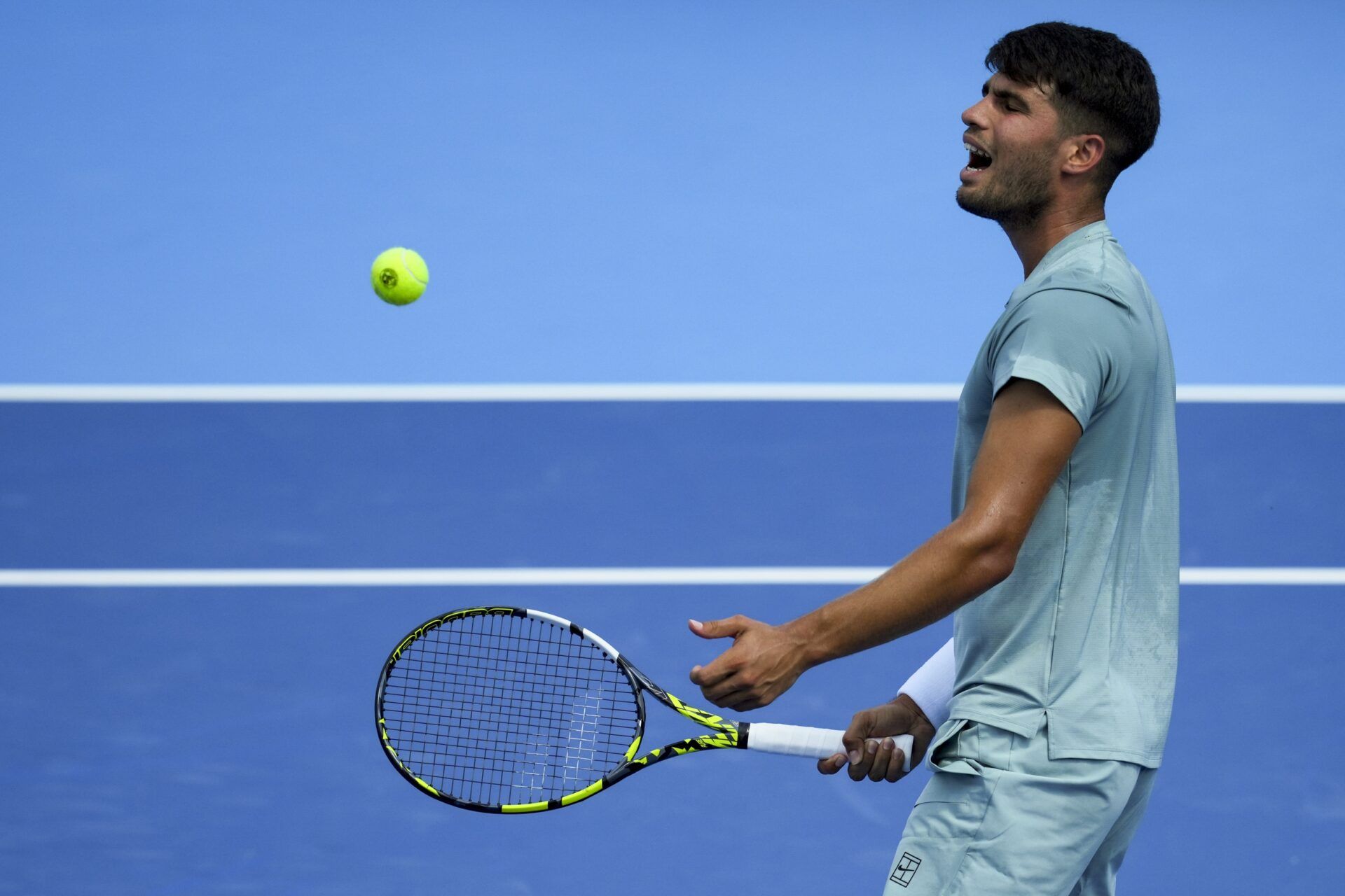 Carlos Alcaraz (ESP) reacts as he is unable to return a shot against Damir Dzumhur (BIH) during the Cincinnati Open at the Lindner Family Tennis Center.