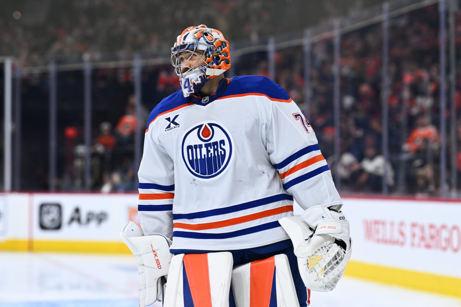 Edmonton Oilers goalie Stuart Skinner (74) loos on against the Philadelphia Flyers in the first period at Wells Fargo Center.
