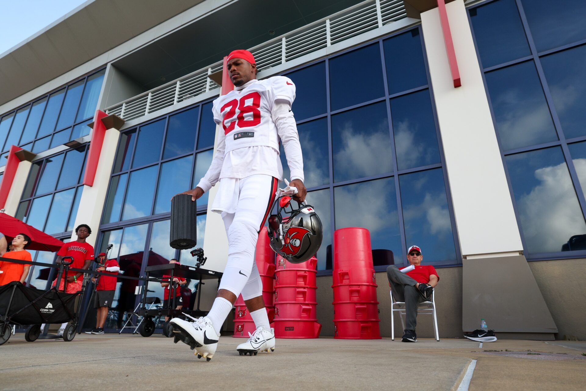 Tampa Bay Buccaneers safety Shilo Sanders (28) warms up before training camp at AdventHealth Training Center.