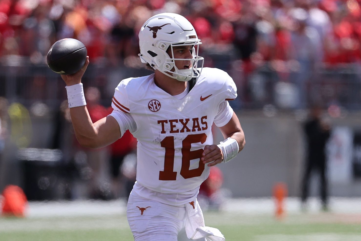 Texas Longhorns quarterback Arch Manning (16) drops back to pass against the Ohio State Buckeyes in the first half at Ohio Stadium.
