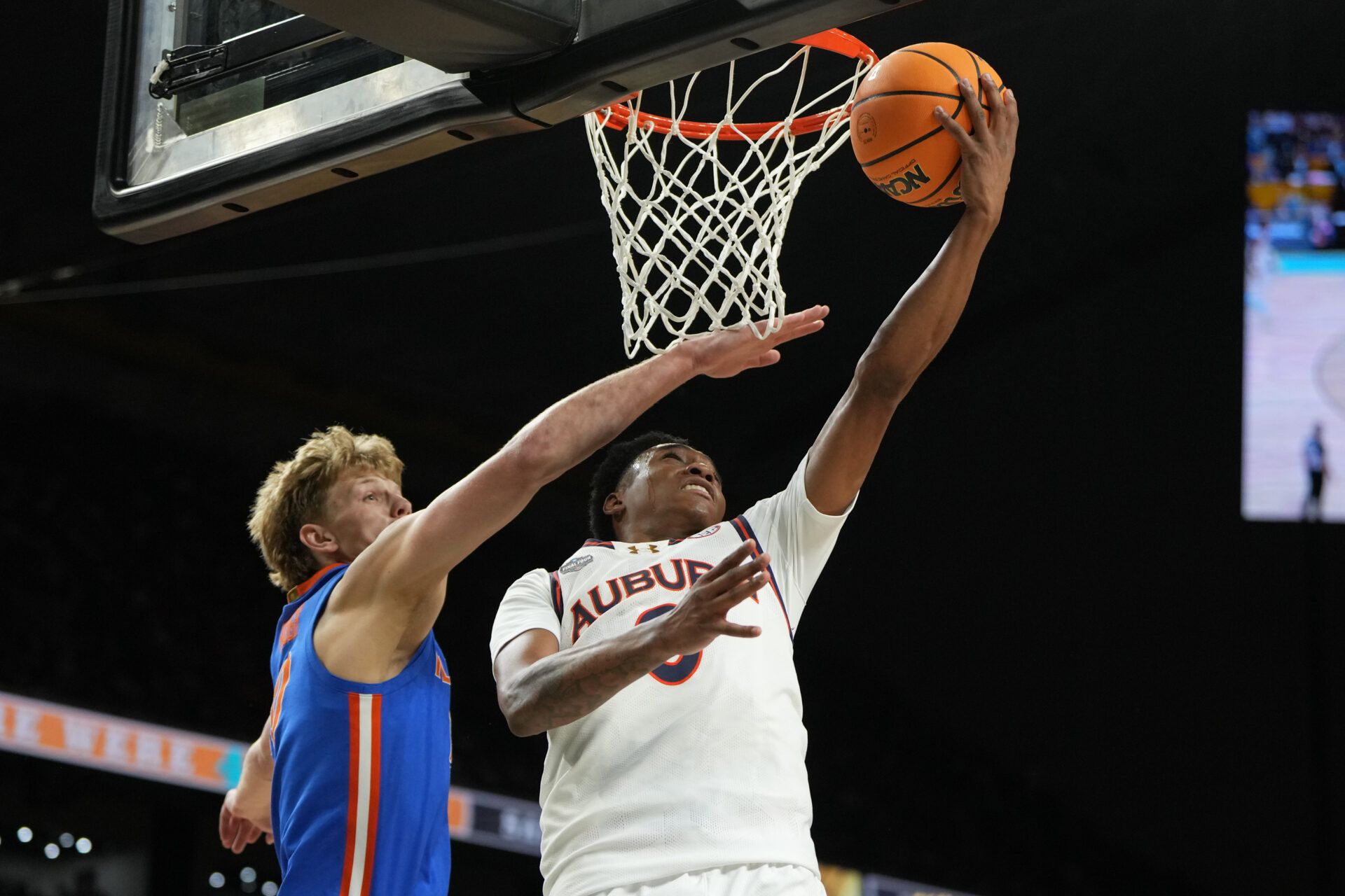 Florida Gators forward Thomas Haugh (10) shoots the ball against Auburn Tigers guard Tahaad Pettiford (0) during a semifinal of the men's 2025 NCAA tournament at Alamodome.