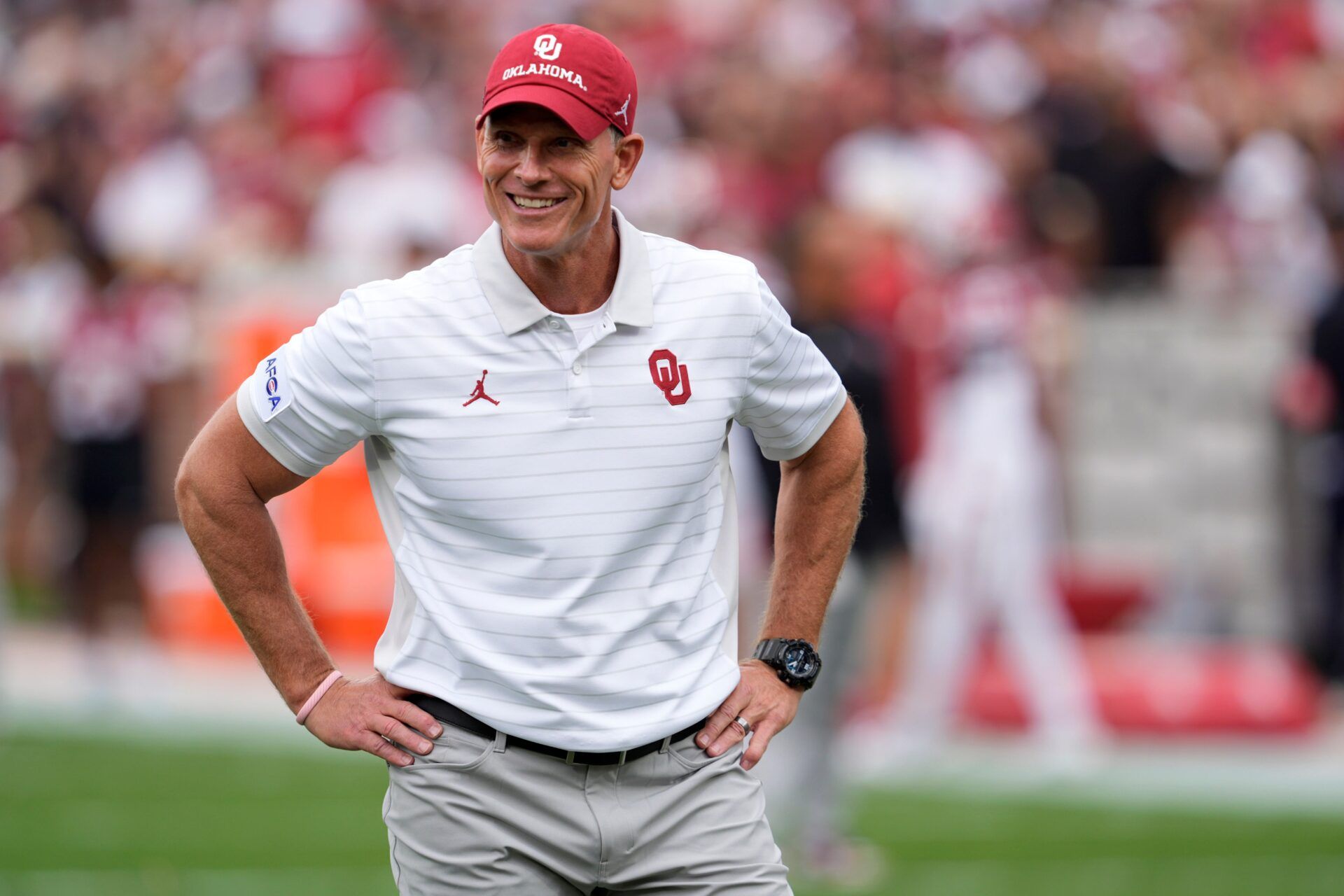 Oklahoma head coach Brent Venables watches warm up before the college football game between the University of Oklahoma Sooners and the Illinois State Redbirds at the Gaylord Family Ð Oklahoma Memorial Stadium in Norman, Okla., Saturday, Aug. 30, 2025.