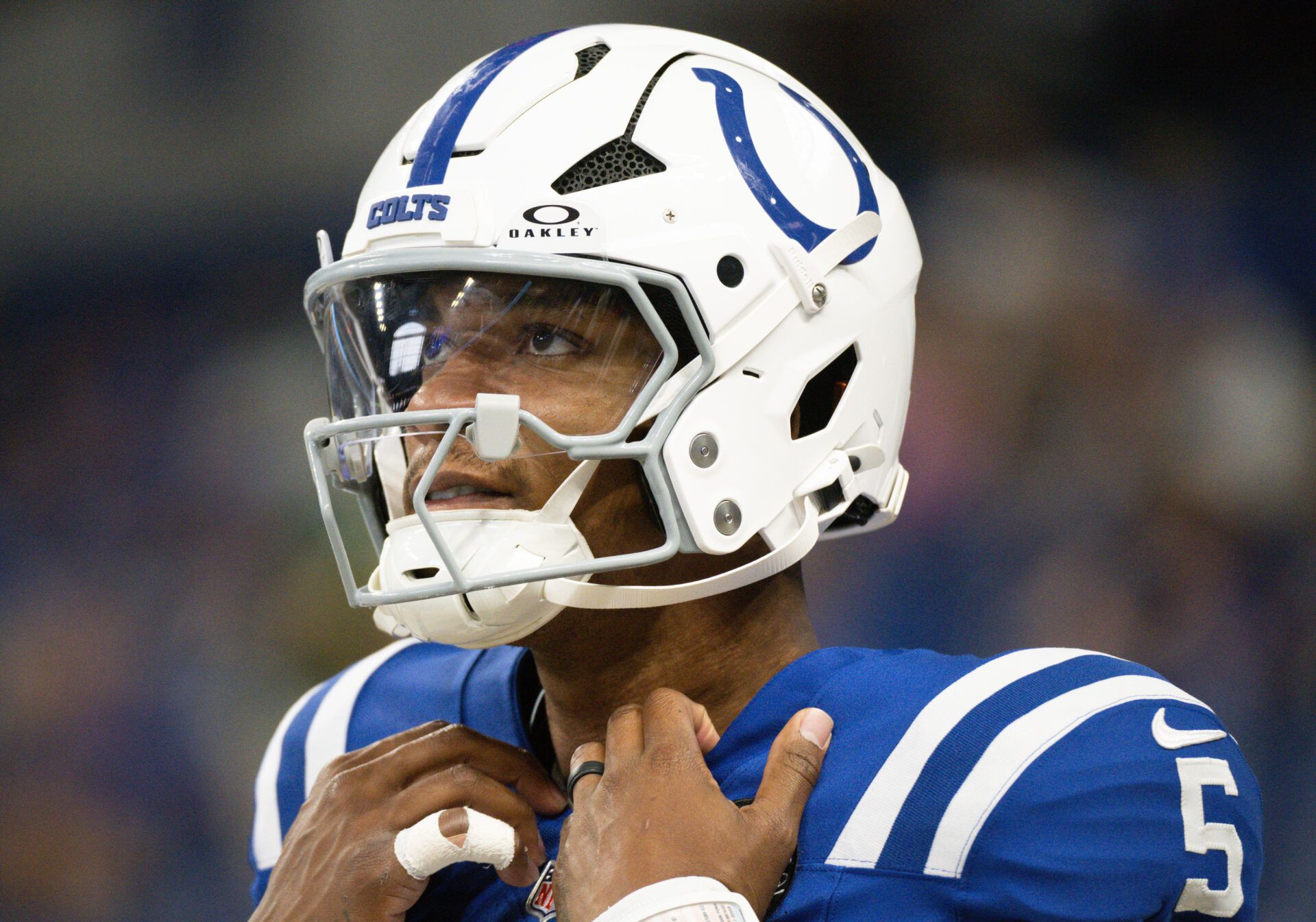 Indianapolis Colts quarterback Anthony Richardson Sr. (5) during warmups prior to the game against the Green Bay Packers at Lucas Oil Stadium.