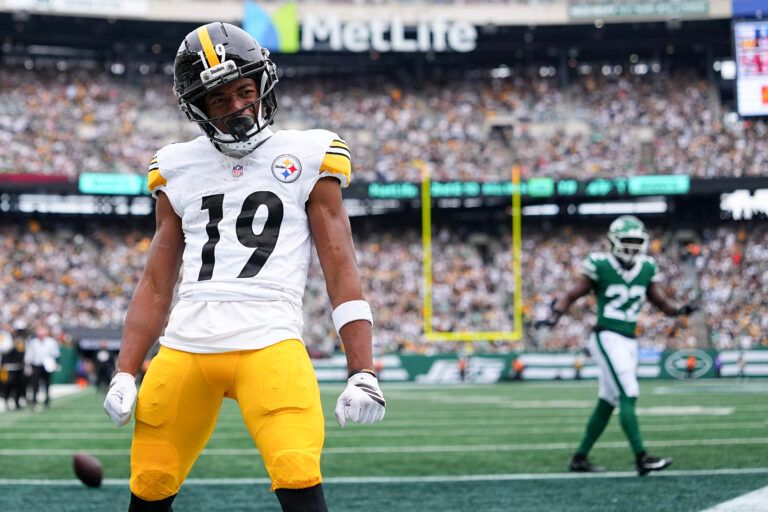 EAST RUTHERFORD, NEW JERSEY - SEPTEMBER 07: Calvin Austin III #19 of the Pittsburgh Steelers reacts after a catch during the second quarter against the New York Jets at MetLife Stadium on September 07, 2025 in East Rutherford, New Jersey. (Photo by Mitchell Leff/Getty Images)