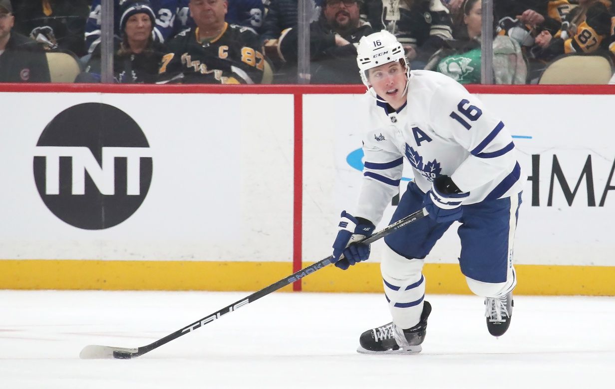 Toronto Maple Leafs right wing Mitch Marner (16) handles the puck against the Pittsburgh Penguins during the second period at PPG Paints Arena.