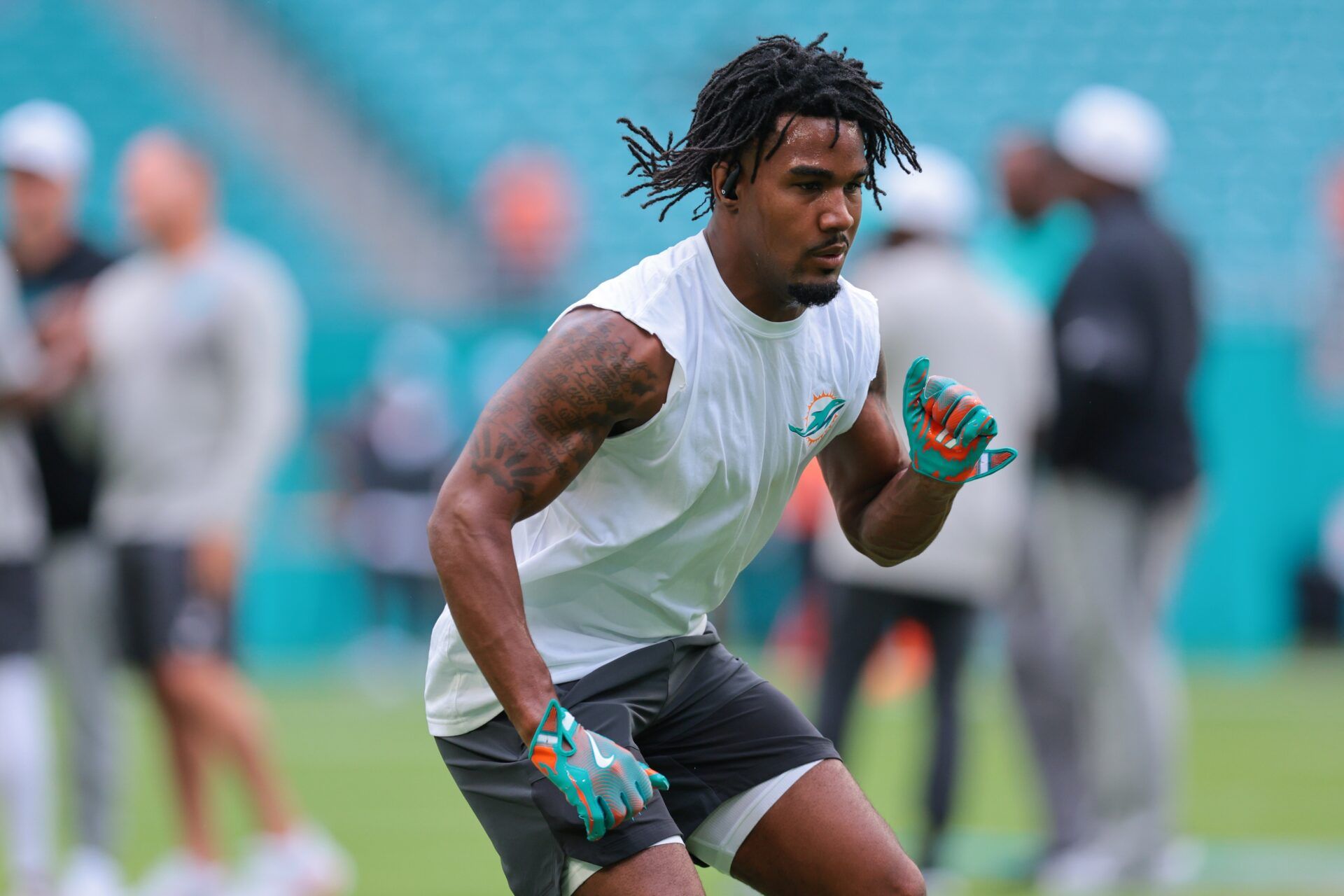 Miami Dolphins wide receiver Jaylen Waddle (17) warms up before the game against the Jacksonville Jaguars at Hard Rock Stadium.