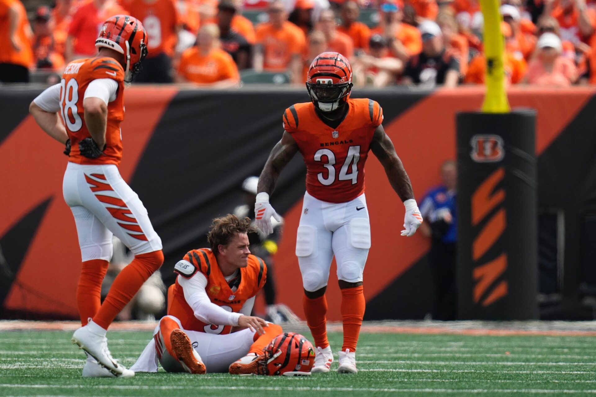 Bengals quarterback Joe Burrow injured against Jaguars.