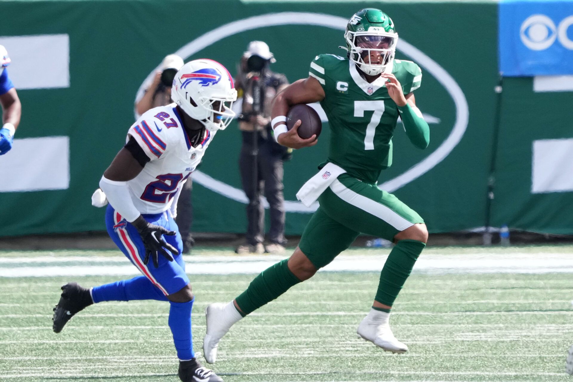 New York Jets quarterback Justin Fields (7) rushes the ball past Buffalo Bills cornerback Tre'Davious White (27)  during the first half at MetLife Stadium.