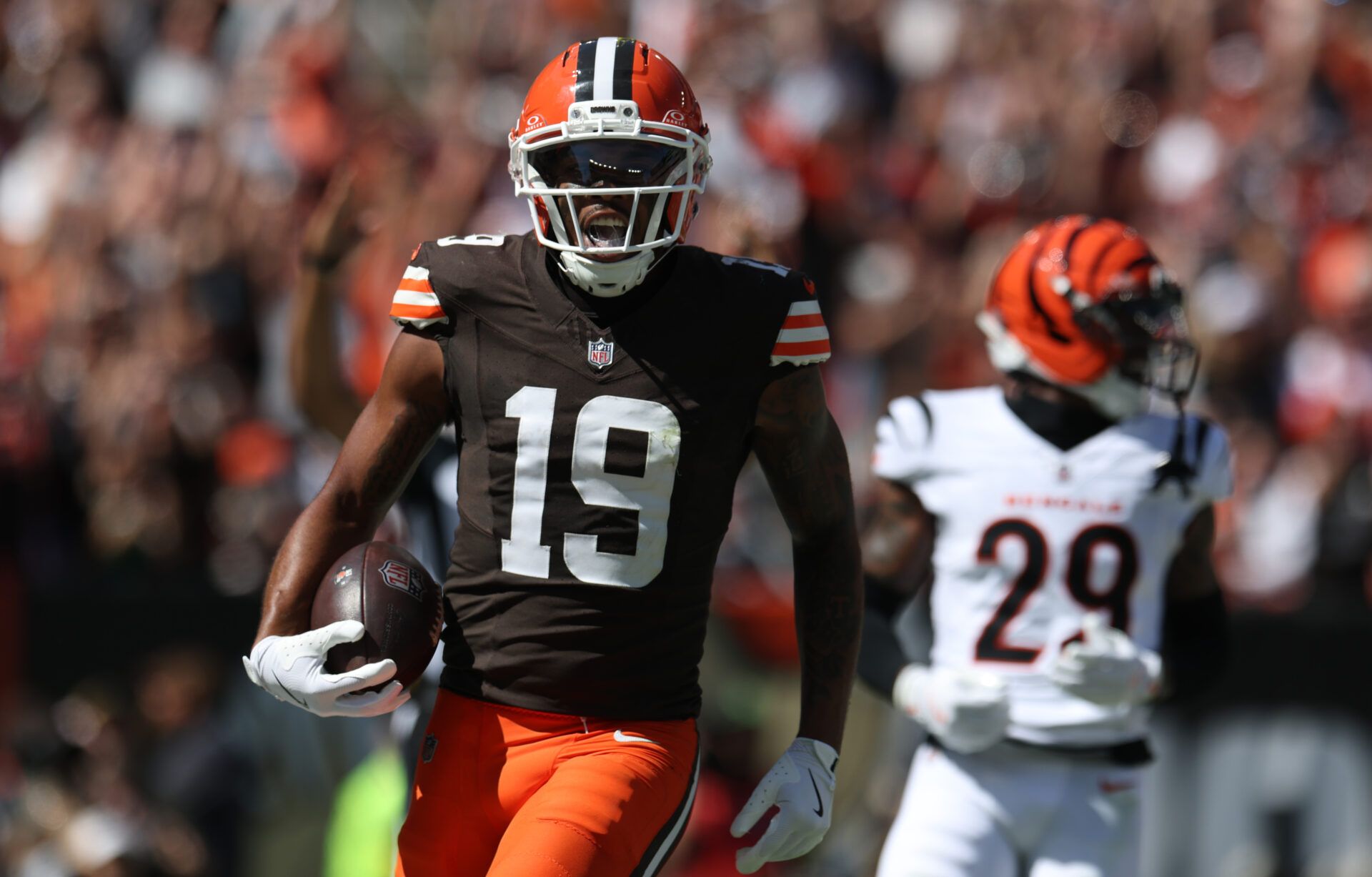 Cleveland Browns wide receiver Cedric Tillman (19) celebrates after a touchdown during the second half against the Cincinnati Bengals at Huntington Bank Field.
