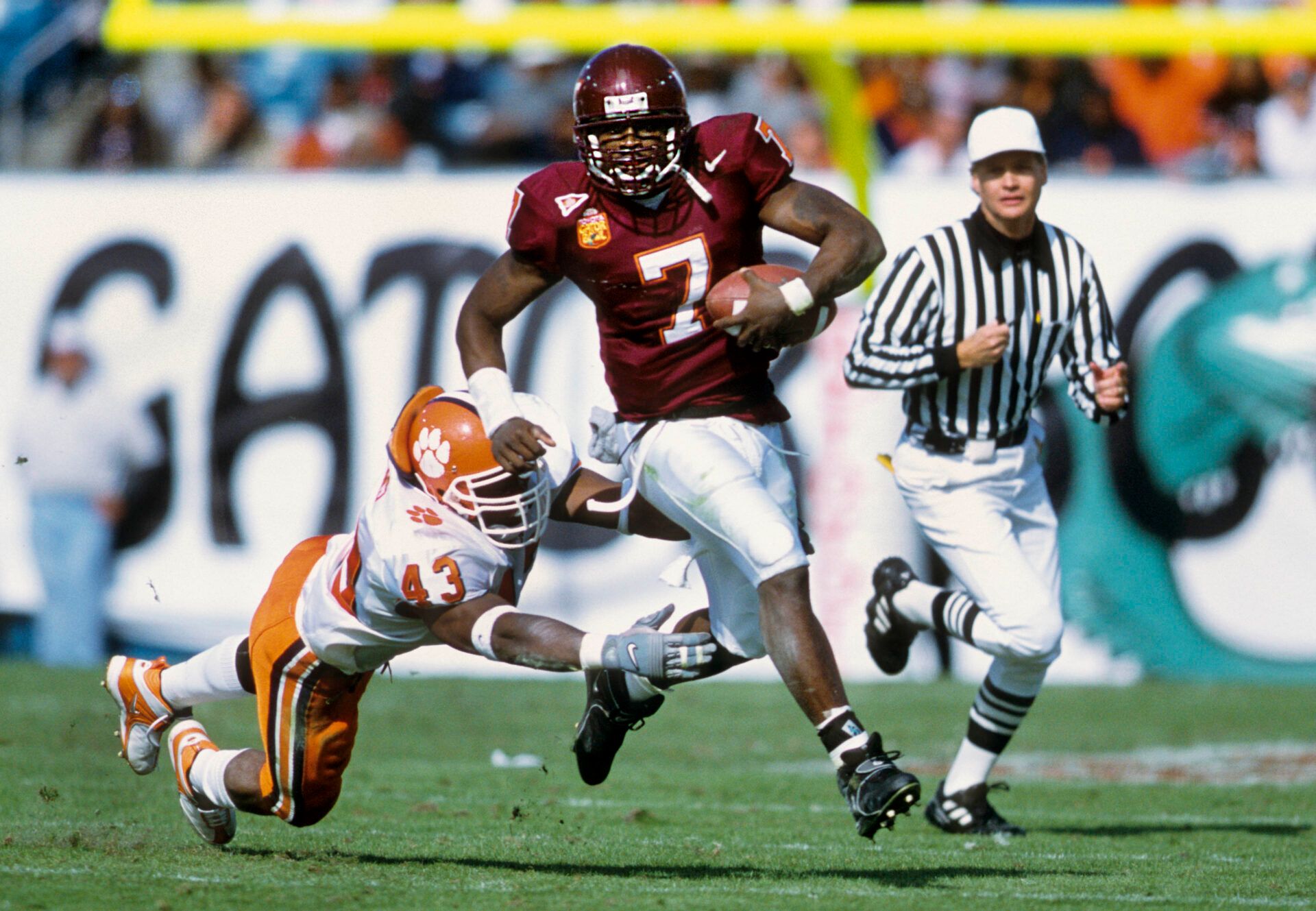 Virginia Tech Hokies quarterback Michael Vick (7) in action against the Clemson Tigers during the 2001 Gator Bowl at Alltel Stadium.