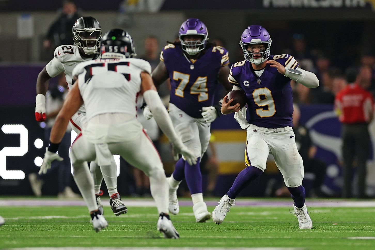 Minnesota Vikings quarterback J.J. McCarthy (9) runs the ball during the second half against the Atlanta Falcons at U.S. Bank Stadium.